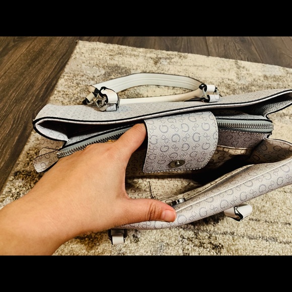 Guess Handbag - Picture 3 of 5